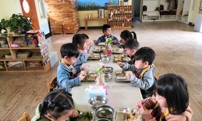 以宠物为榜样，养成良好的进食习惯（让宠物成为你健康饮食的良师益友）